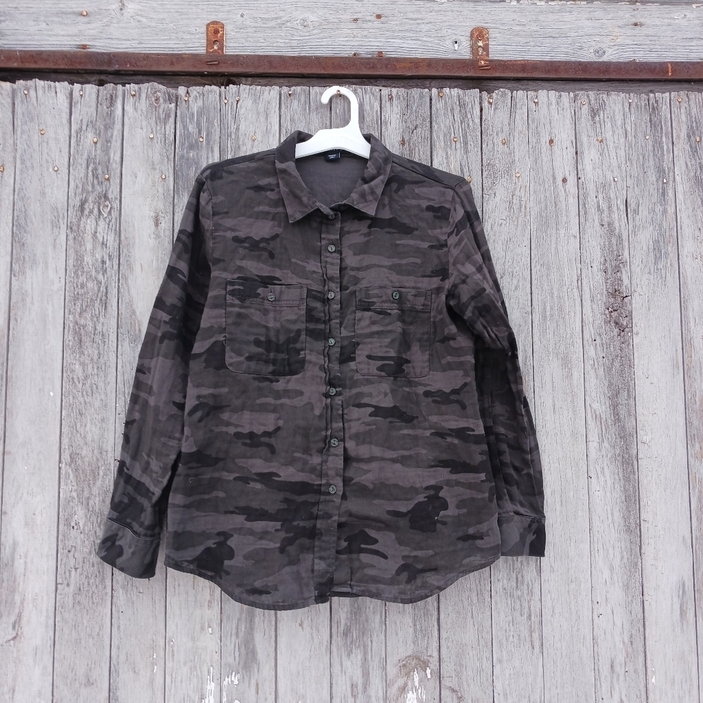 Sanctuary Womens Sz Large Tomboy Shirt Roll Sleeve Button Gray Camouflage